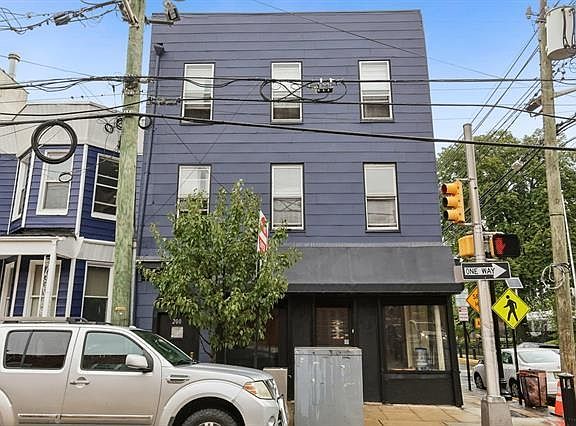 3rd image of 200 38th St