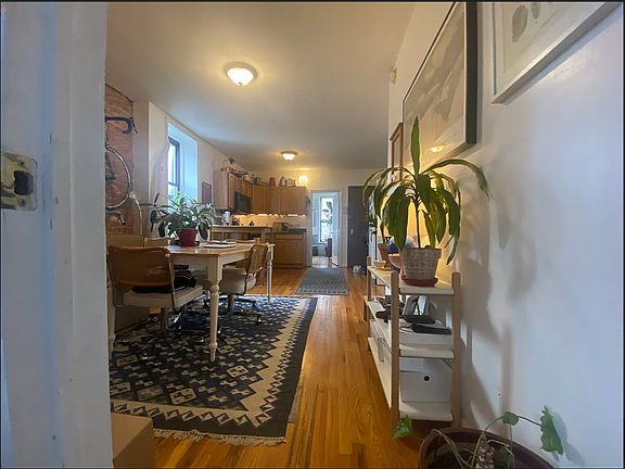 3rd image of 660 De Graw St APT 2