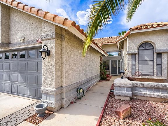 3rd image of 9536 Cliff View Way