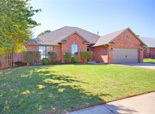 1608 NE 11th St, Moore, OK 73160