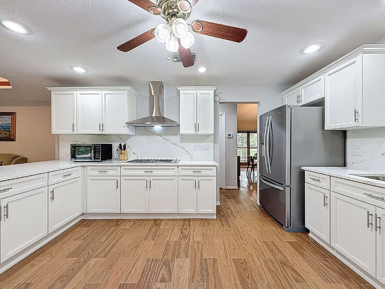 4 bed, 3.0 bath, 3259 sqft, $4,500 — Photo 2