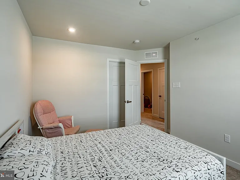 208 Chase Dr — Photo 12