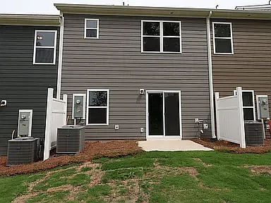 3 bed, 1667 sqft, $2,200 — Photo 3