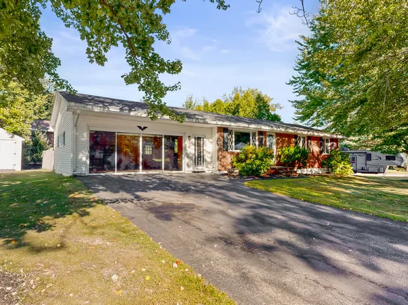 1 Woodside Drive, Lewiston, ME 04240