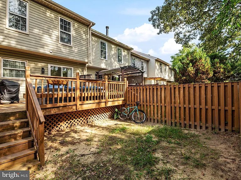 2139 Commissary Cir — Photo 38