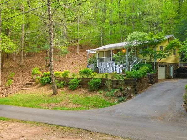 587 Lakeside Cir, Franklin, NC 28734