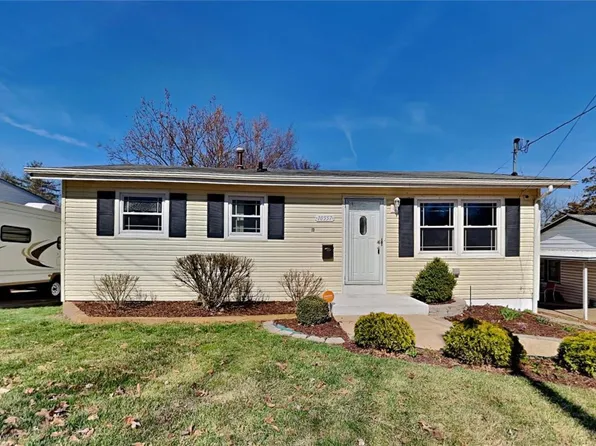 10557 Hobday Ave, Saint Ann, MO 63074
