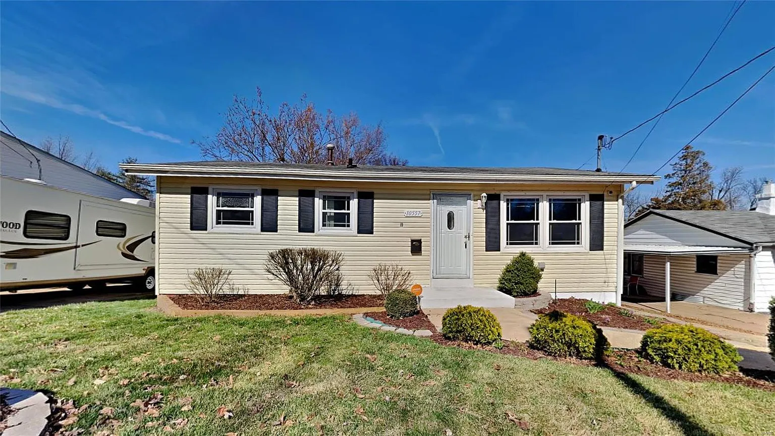 10557 Hobday Ave photo 1