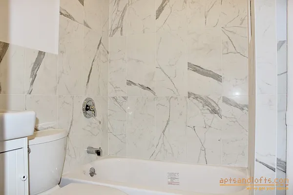 Rented by aptsandlofts.com | media 2