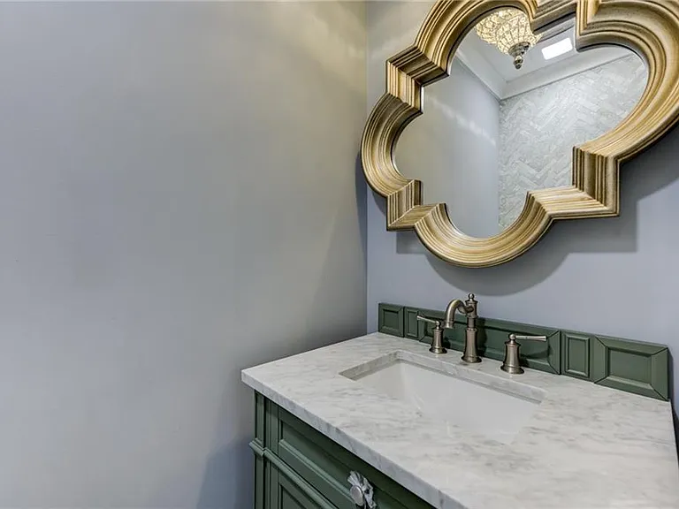 2325 Elmwood Cir SE — Photo 12