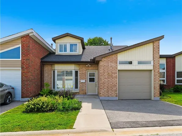 29 Archdeacon Clark Trl, Hamilton, ON L9B 2M1