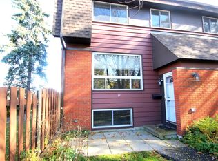 5 Banner Rd #F, Ottawa, ON K2H 8T3