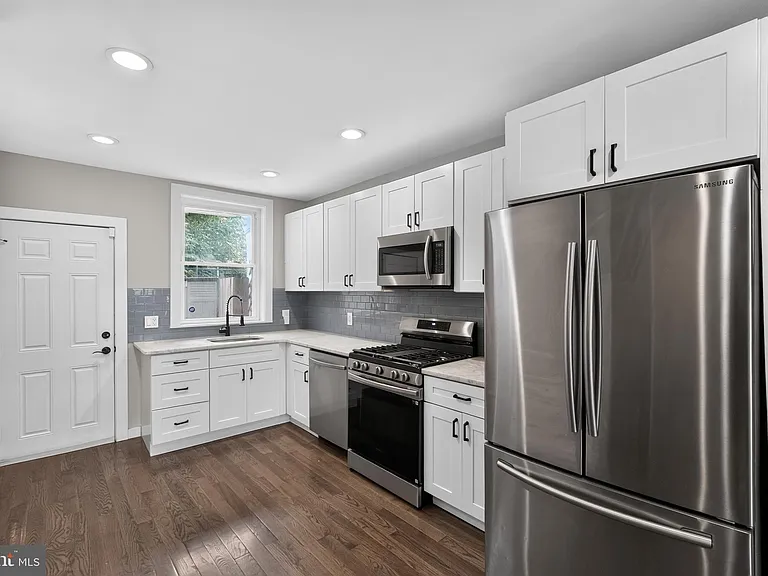 1911 S Lambert St — Photo 8