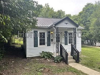 100 Bristol Ave — Photo 1