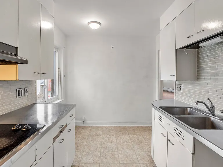 531 Merritt Ave — Photo 7