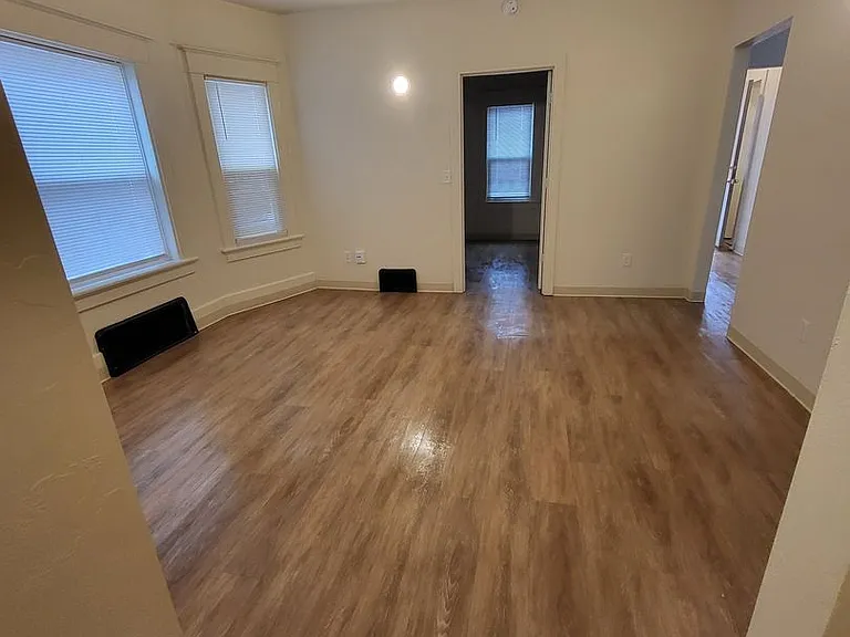 225 N Ashland Ave — Photo 7