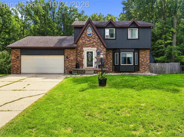 9309 Woodside Trl, Swartz Creek, MI 48473