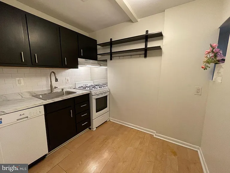 792 S Front St #B — Photo 6