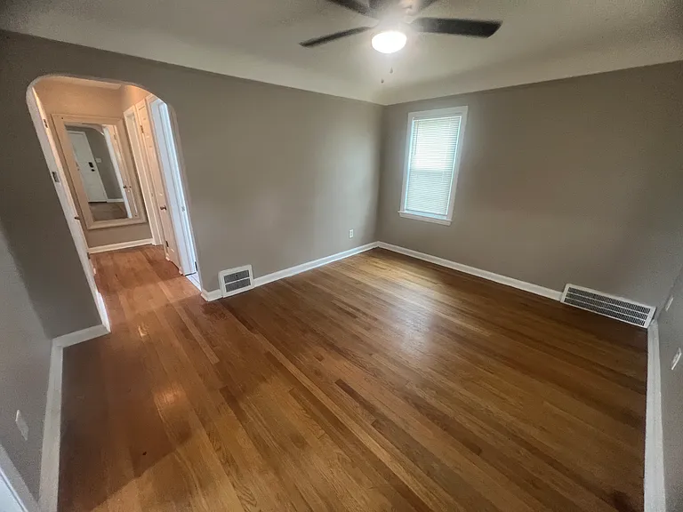 21301 Audette St — Photo 6