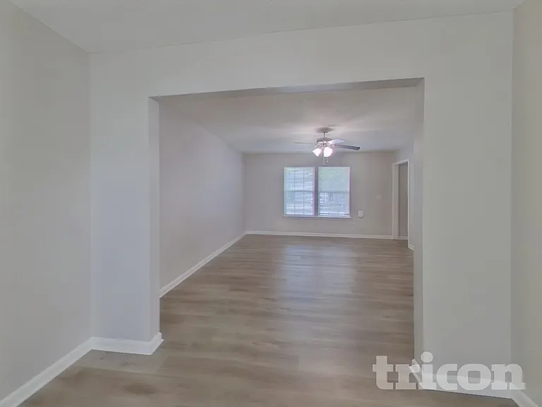 221 Meyer Ln — Photo 4