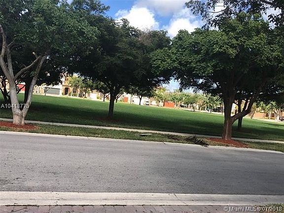 PARK IN FRONT OF THE HOUSE