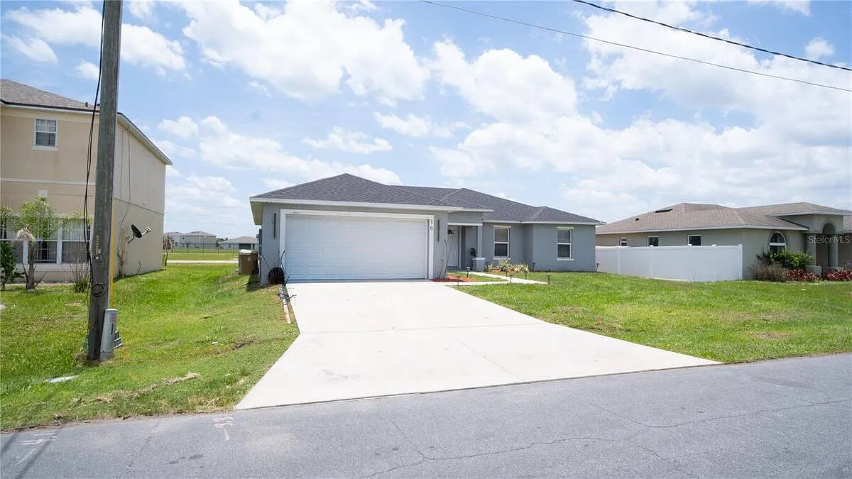 4 bed, 2.0 bath, 1767 sqft, $2,300 — Photo 4
