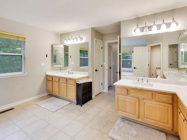 18768 Highfield Dr W — Photo 28