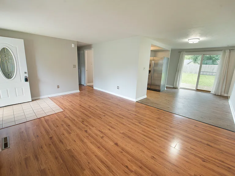 3700 Caracas Dr — Photo 30