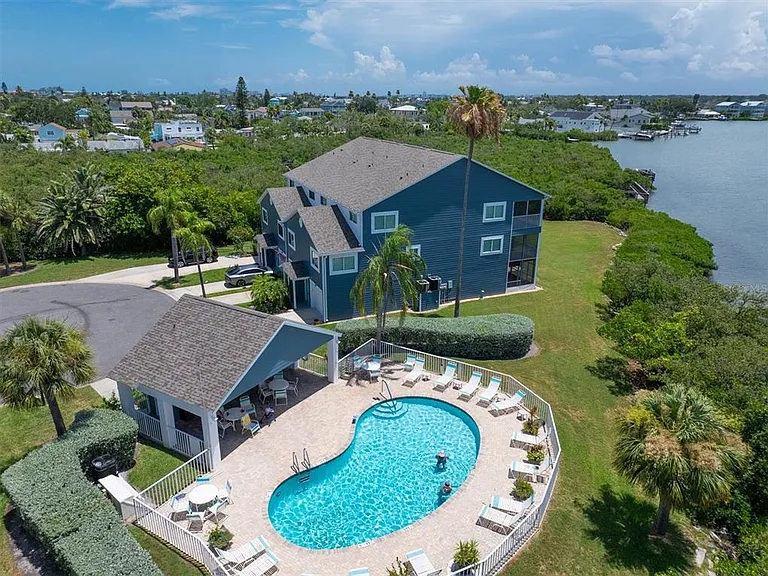 802 Hidden Harbour Dr — Photo 4
