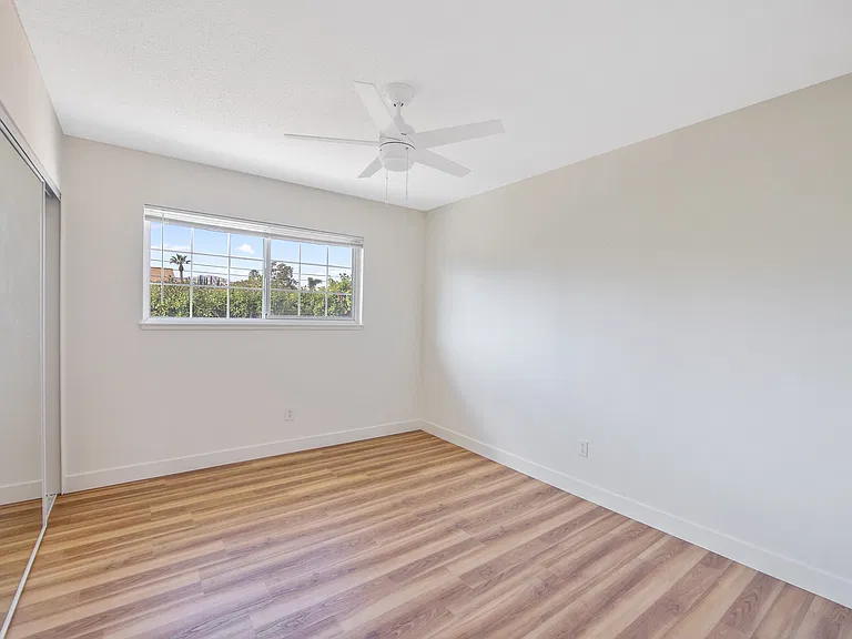 2087 Rhoda St — Photo 17