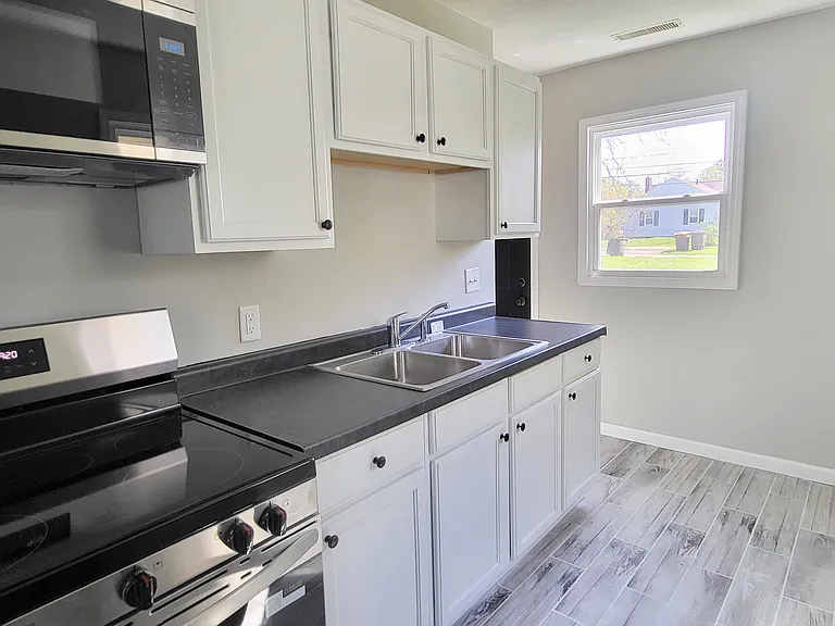 4121 Monroe St — Photo 3