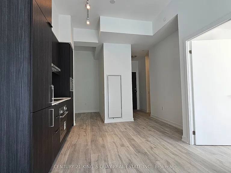 7 Golden Lion Hts #824 — Photo 5