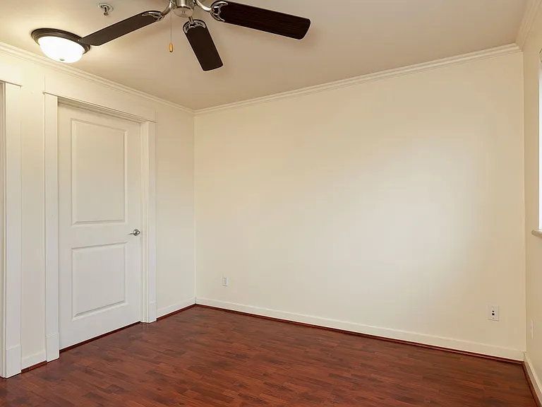 Howard Park Apartments — Photo 36