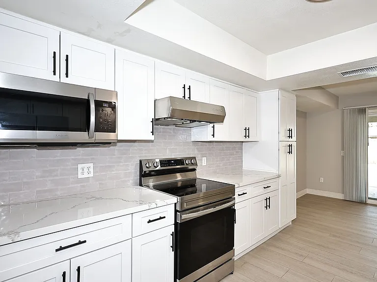 2131 E Geneva Dr — Photo 6