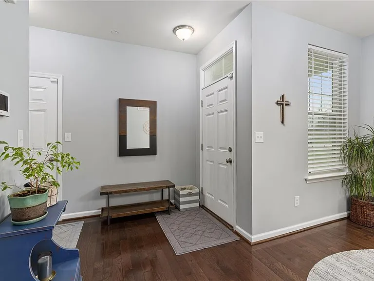 301 Redclover Ln — Photo 8