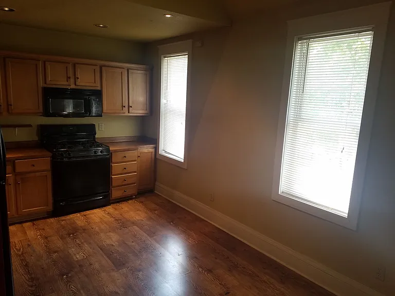 1000 E. Locust St. / 2906 N. Weil St. — Photo 6