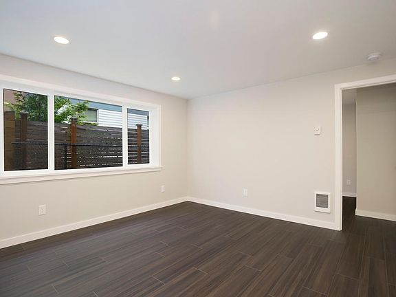 5th image of 1427 Warren Ave N #A