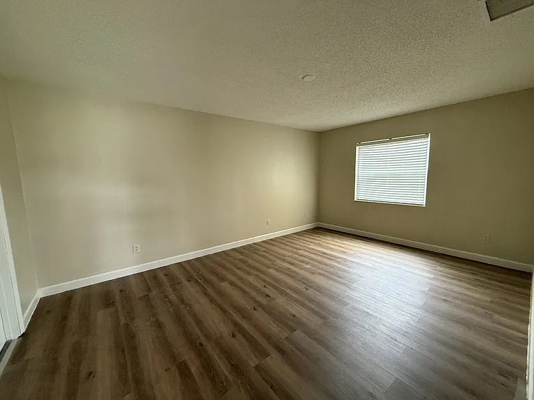 752 Lucaya Dr — Photo 3