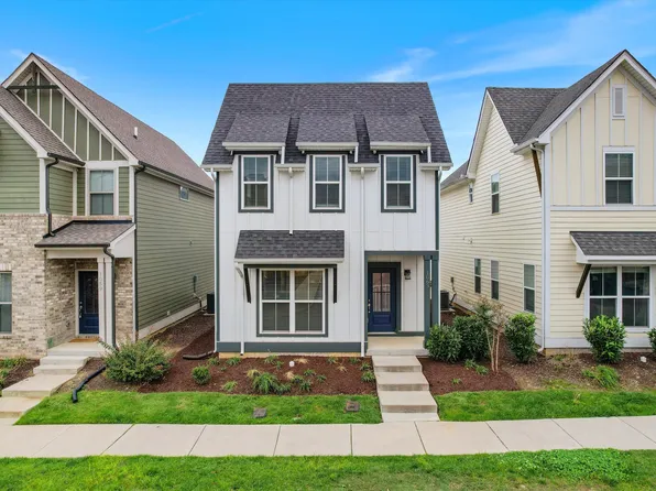 1063 Emery Bay Cir, Hendersonville, TN 37075