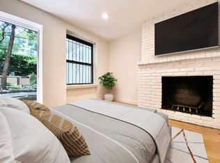 348 W 21st St, New York, NY 10011