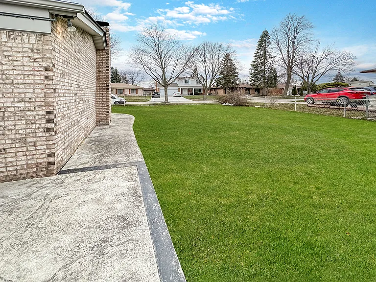 3007 Warrington Dr — Photo 6