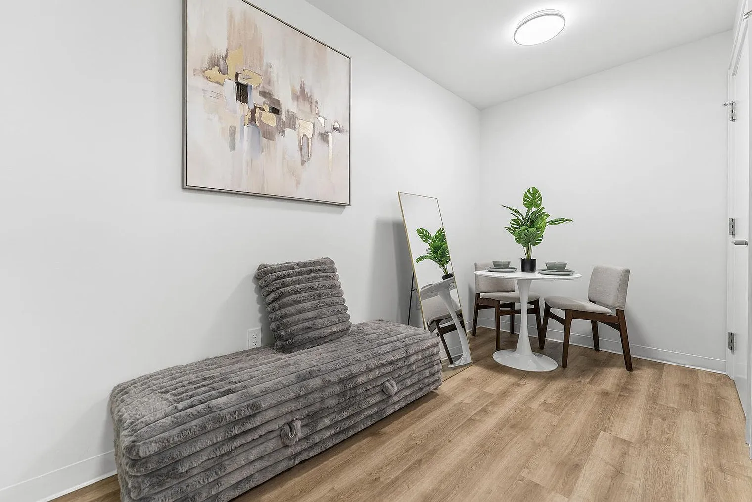 Studio, 1.0 bath, 592 sqft, $3,439 — Photo 2