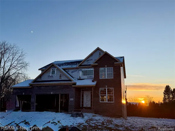 2001 Crested Butte Dr, White Lake, MI 48383