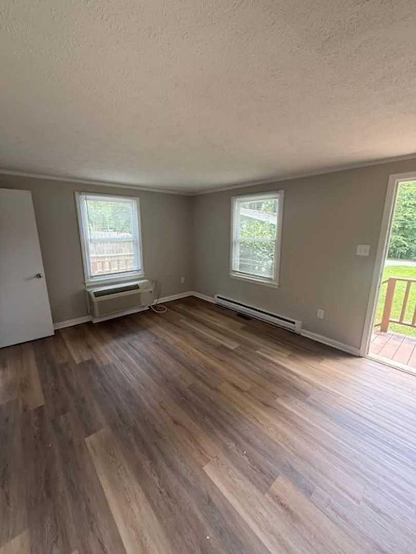 935 Country Place Rd — Photo 3