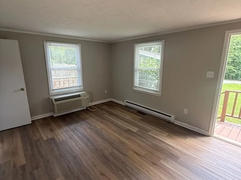 935 Country Place Rd — Photo 3