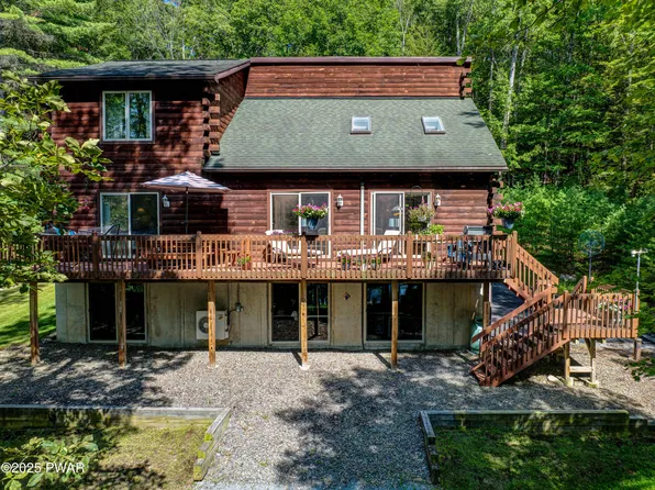 149 Water View Dr, Hawley, PA 18428