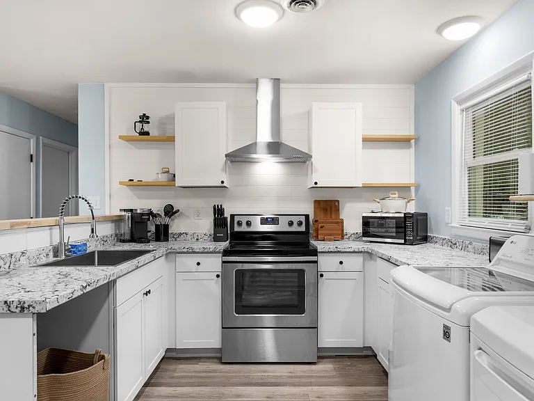 4215 Peachtree Ave — Photo 8