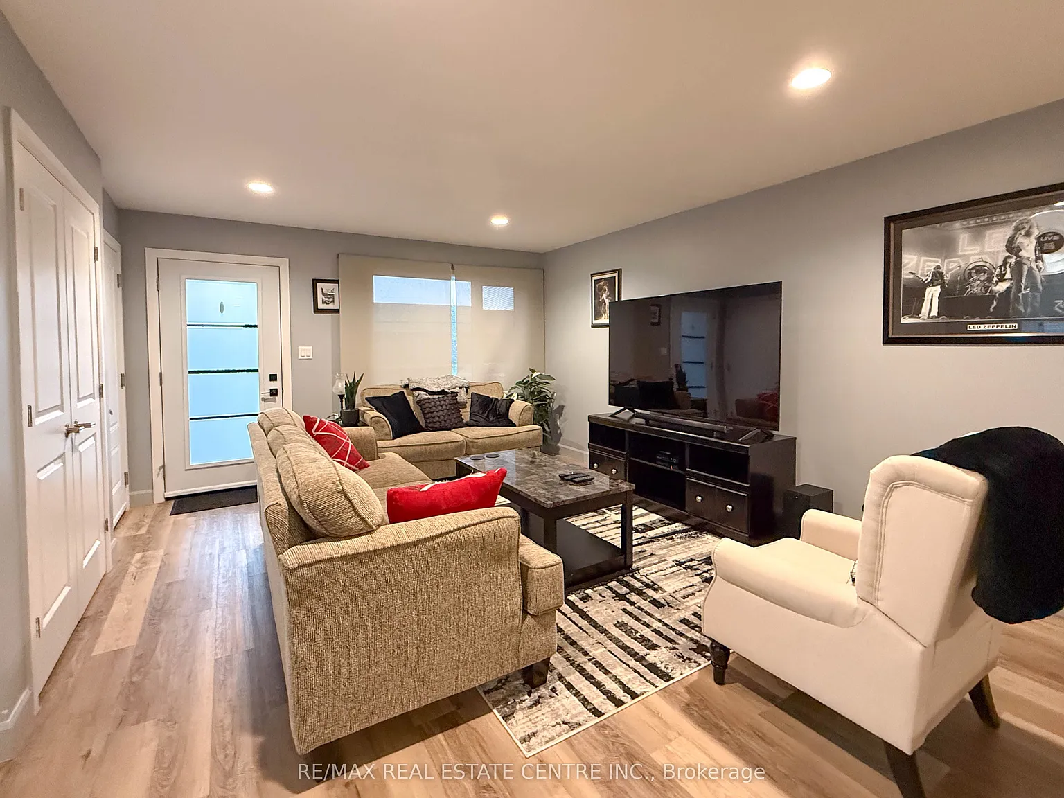 3 bed, $2,350 — Photo 2