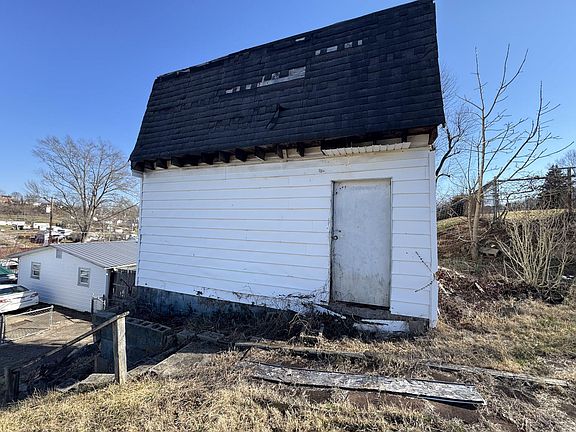 3rd image of 420 Lore St