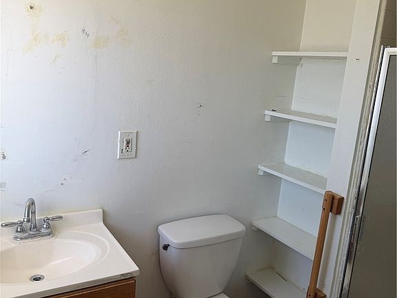 4th image of 2090 Orange St